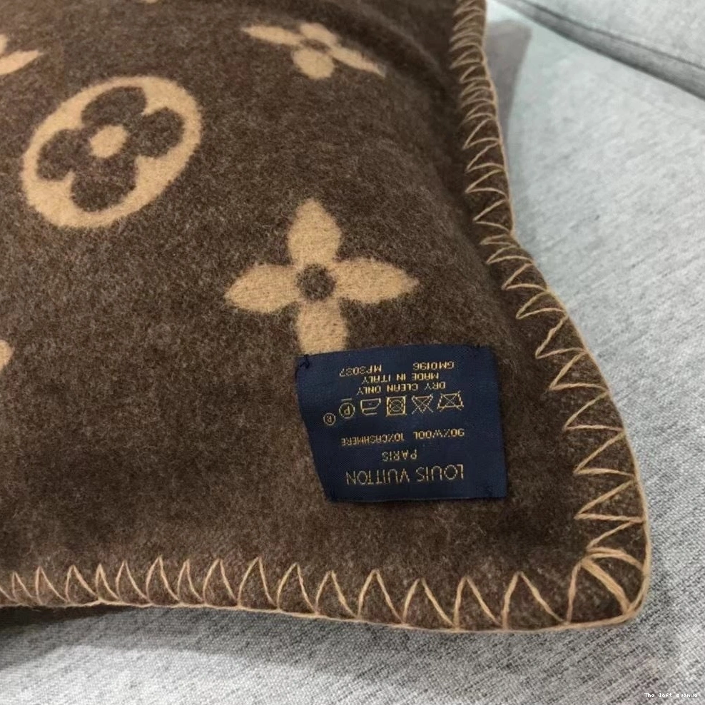 WOOL THROW LV CUSTOM PILLOW LETTERS 0817